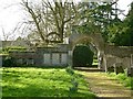 SK9004 : Gateway, Lyndon churchyard by Alan Murray-Rust