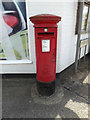 TL9979 : Thelnetham Road Postbox by Geographer