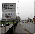 SO5012 : Bilingual directions sign facing Cinderhill Street, Monmouth by Jaggery