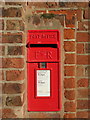 SJ4273 : E II R letter box on the Bunbury Arms, Stoak by John S Turner