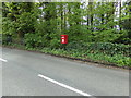 TM4778 : Wangford Road Postbox by Geographer