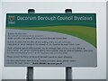 TL0805 : Byelaws Notice at Bunkers Park by David Hillas