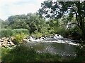 SP1652 : Luddington Weir on the River Avon by Rob Farrow