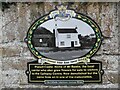 TQ0091 : Peewit Castle plaque, Gravel Hill by David Hillas