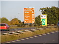 TM2547 : Tourist roadsign on A12 Martlesham bypass by Geographer