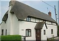 SU2864 : Thatched cottage (white), Great Bedwyn by Kurt C