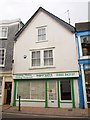 SX7960 : Closed shop, Totnes by Derek Harper