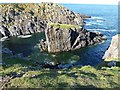 NB5266 : Butt of Lewis - Large rock in inlet by Rob Farrow