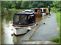 SO8556 : Worcester & Birmingham Canal - squeezing in by Chris Allen