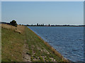 TQ0473 : The causeway, Staines reservoir by Alan Hunt