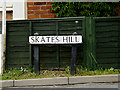 TL8346 : Skate's Hill sign by Geographer