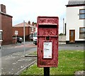 SJ9594 : E II R postbox SK14 22 by Gerald England