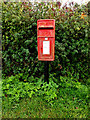 TM0663 : Chapel Road Postbox by Geographer