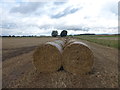 SE7906 : Bales of straw  by Graham Hogg