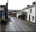 SO2117 : Bilingual priority over oncoming vehicles sign, Llangattock by Jaggery