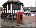 SO7225 : K6 phonebox alongside Market House, Newent by Jaggery