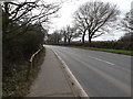 TQ8092 : Hullbridge Road, Rayleigh by Geographer