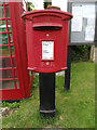 TL9563 : The Old Post Office Postbox by Geographer