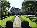 SU0970 : Avebury Manor by PAUL FARMER