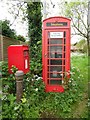 SU6995 : K6 Telephone Box and Post Box in Shirburn by David Hillas