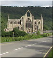 SO5300 : Towards Tintern Abbey by Jaggery