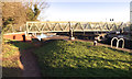 SP2766 : Footbridge over the Grand Union Canal, Cape Bottom Lock, north Warwick by Robin Stott