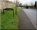 SJ3156 : Croeso/Welcome sign, Cefn-y-bedd, Flintshire by Jaggery