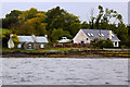 G9076 : Cottages near the Shore at Dunuisce by David Dixon