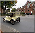 SU1868 : Old-timer on Bath Road, Marlborough by Jaggery