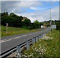 ST1599 : Start of the 40 zone, Station Road, Bargoed by Jaggery