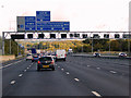 TQ5494 : Overhead Sign Gantry on the Clockwise M25 by David Dixon