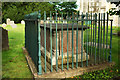 SU8346 : Chest tomb, St Andrew's churchyard, Farnham by Derek Harper