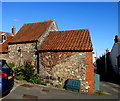 ST6390 : Tiled roofs, St John Street, Thornbury by Jaggery