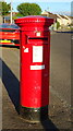 NO3834 : Elizabethan postbox on Laird Street, Dundee by JThomas