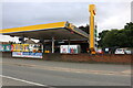 SP7559 : Jet petrol station on London Road, Far Cotton by David Howard