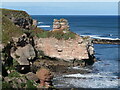 NT9955 : Coastal Northumberland : Erosion of sandstone cliffs at Needles Eye, near Berwick-upon-Tweed by Richard West