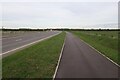 TL3964 : Cyclepath by Northstowe Southern Access Road by Hugh Venables