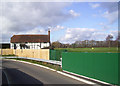 SU7674 : Old House & Big Fences by Des Blenkinsopp