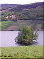 NN8637 : A crannog in Loch Freuchie by Stanley Howe