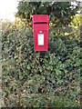 TM1990 : Hawthorn Ipswich Road Postbox by Geographer