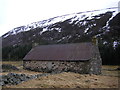 NN7694 : Derelict cottage in Glen Tromie by Peter Bond