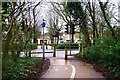 SP3509 : Cycleway & footpath to Witan Way, Witney, Oxon by P L Chadwick