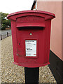 TL9874 : Post Office The Street Postbox by Geographer