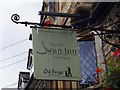 SU2199 : The Swan Inn (2) - sign, Burford Street, Lechlade-on-Thames, Glos by P L Chadwick