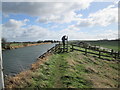 TA0753 : Driffield  Canal  with  footpath  on  the  flood  bank  top by Martin Dawes