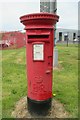 SH5971 : Elizabeth II pillar box, Llandegai by Meirion