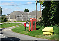 SU2584 : Phone Box, Parish Notices etc. at Idstone by Des Blenkinsopp