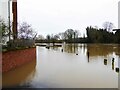 SO8170 : Flooding at the river end of Severn Side, Stourport-on-Severn, Worcs by P L Chadwick