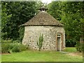 SU0970 : The dovecot, Avebury Manor by Alan Murray-Rust