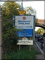 ST5494 : Welcome to England sign by S